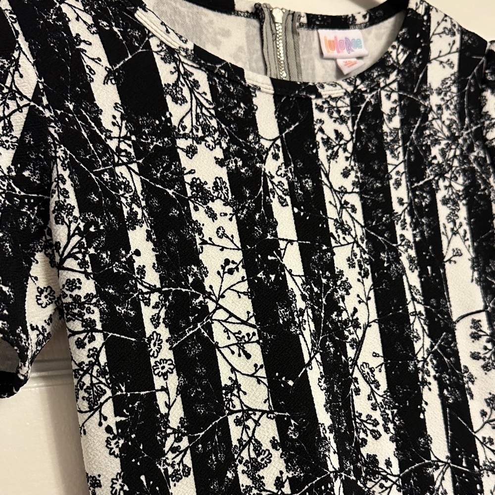 LuLaRoe Black & White Midi Dress – Short Sleeve, Stylish & Versatile - Picture 3 of 6
